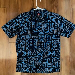Quiksilver aloha shirt. Men’s size small. Black and blue